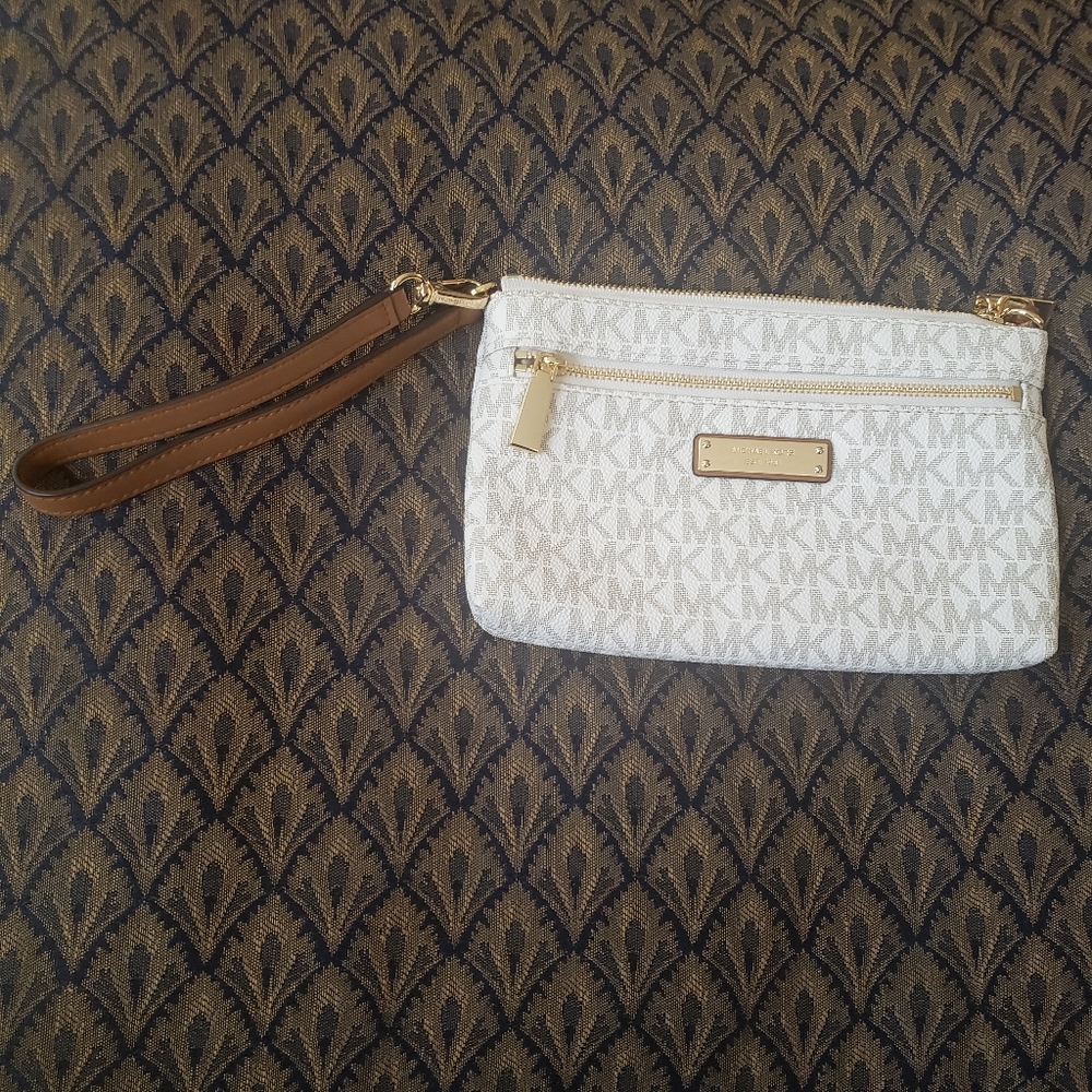 Designer Purses - Picture 11 of 16